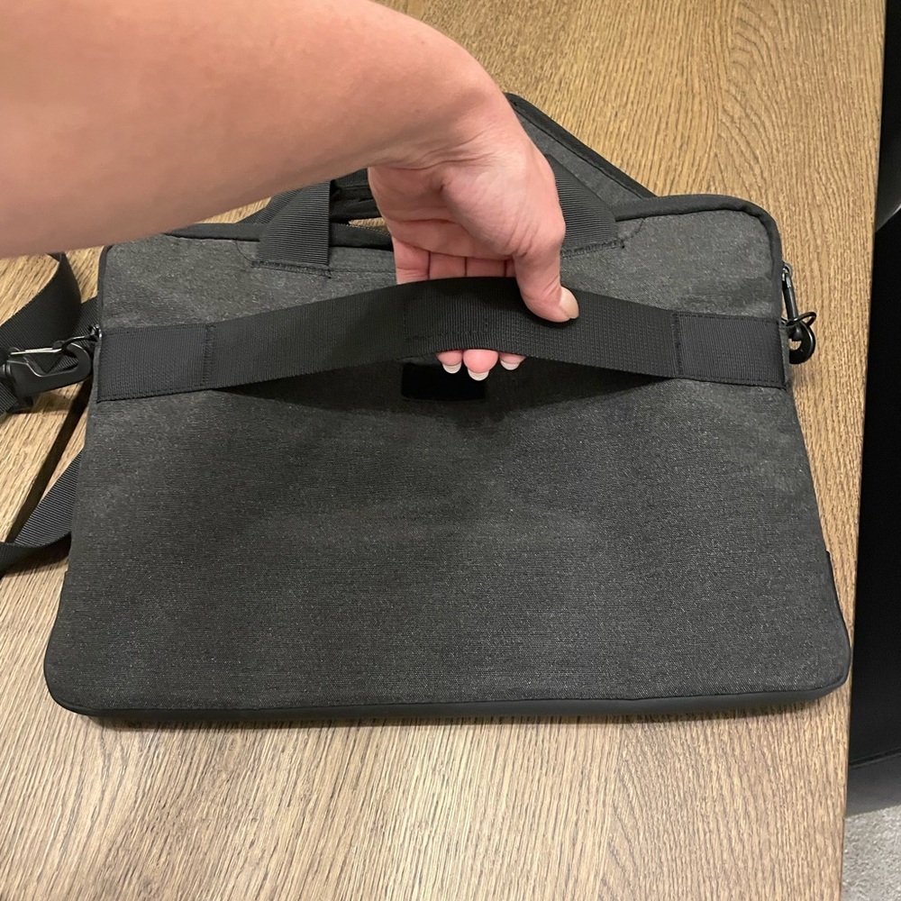 DELL Black & Dark Grey Laptop Bag. Measurements in pictures. - Picture 8 of 9